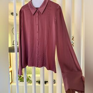 St. John rose silk blouse with 3-button cuffs